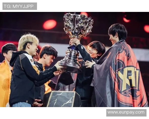 FPX战队在世界大师赛中以54分稳居积分榜首位，展现强大实力